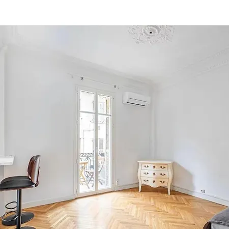 Large 7 Minutes From