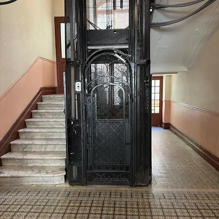 Large 7 Minutes From *