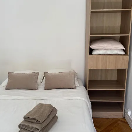 Large 7 Minutes From Nizza