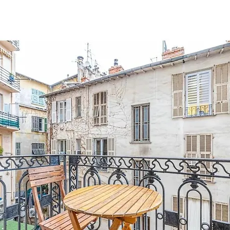 Large 7 Minutes From * Nizza