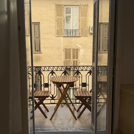 Large 7 Minutes From Apartment *