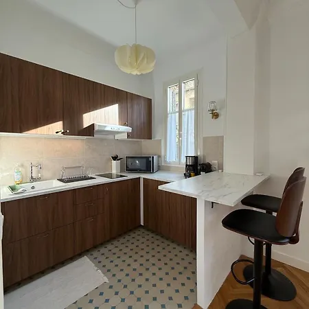 Large 7 Minutes From * Nizza