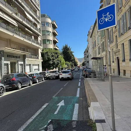 公寓 Large 7 Minutes From 尼斯