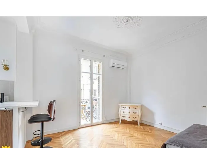 Large 7 Minutes From