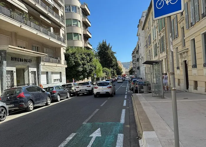 公寓 Large 7 Minutes From 尼斯